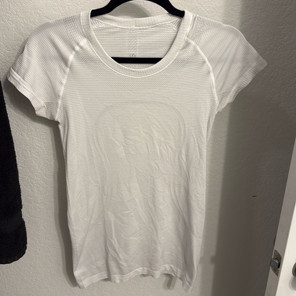 Lulu Lemon Women’s Swiftly Tech Shirt